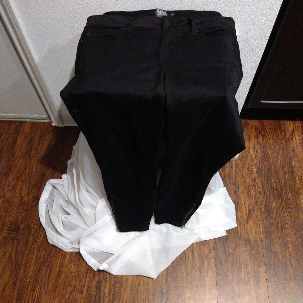 SOLD🚫 ***Torrid women spandex denim - sz 14